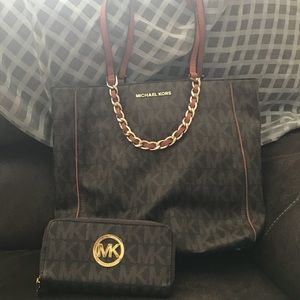 🎉 HOLIDAY SALE! 🎉 Beautiful MK purse